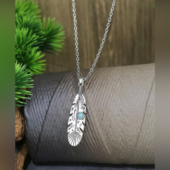 Turquoise feather pendent necklace and feather drop earrings - Picture 3 of 9